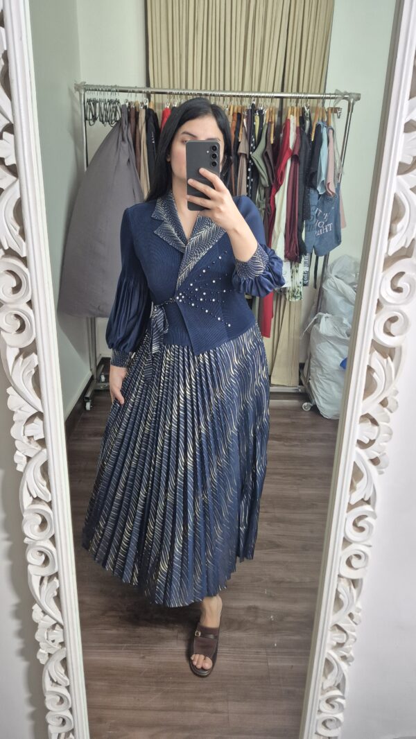 20260503_175440 Korean Magic Fabric Pleated Dress